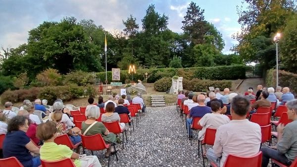 Drezzo, oltre 800 persone al Crotto dell’Assunta e tanti fedeli alla novena