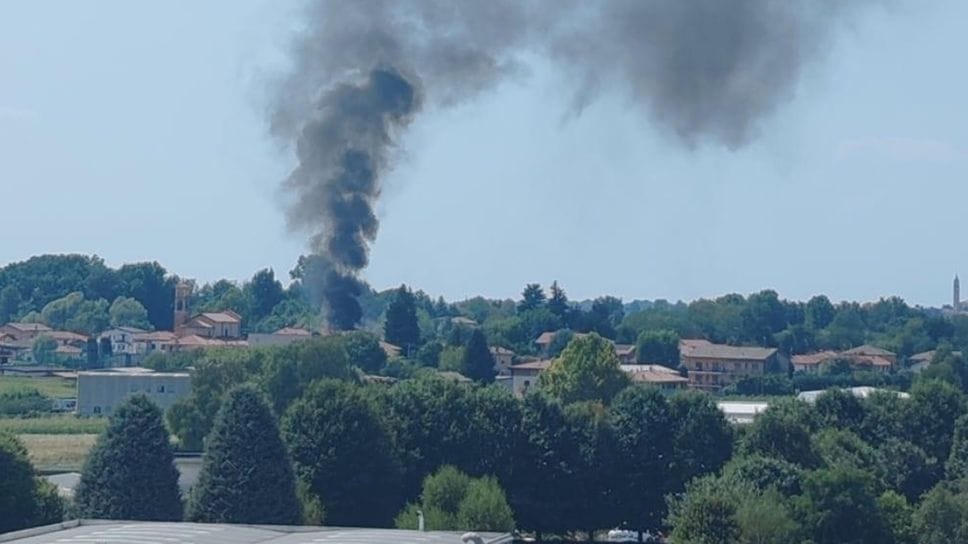 In fiamme un appartamento a Socco, vigili del fuoco sul posto
