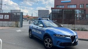 Resistenza, violenza, rapina e danneggiamento: trentenne arrestato 