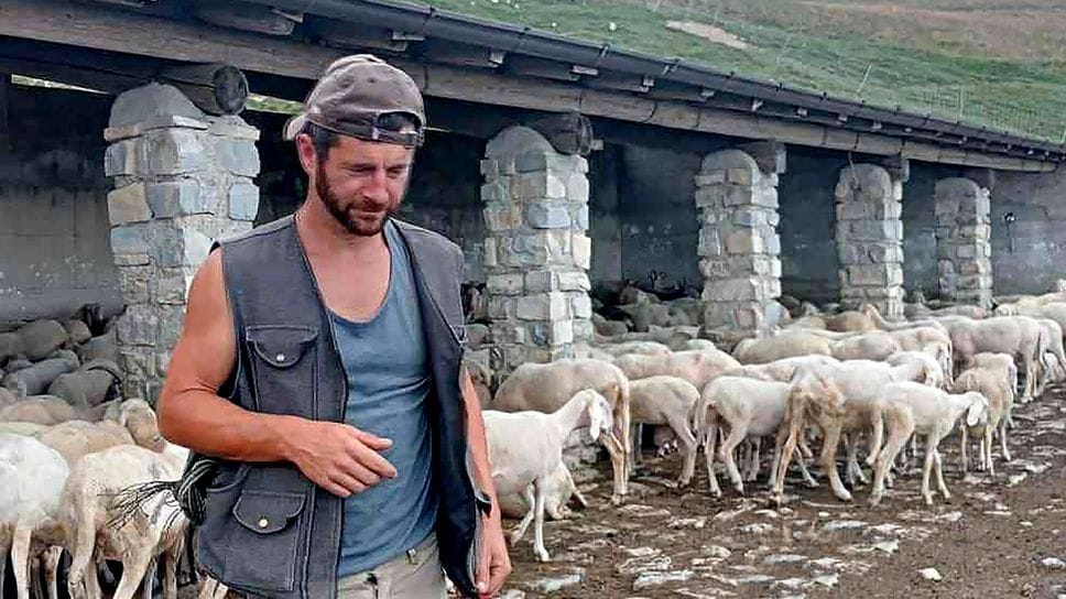 Sormano, arrivata l’acqua per il bestiame: «Grazie, rischiavano di morire»