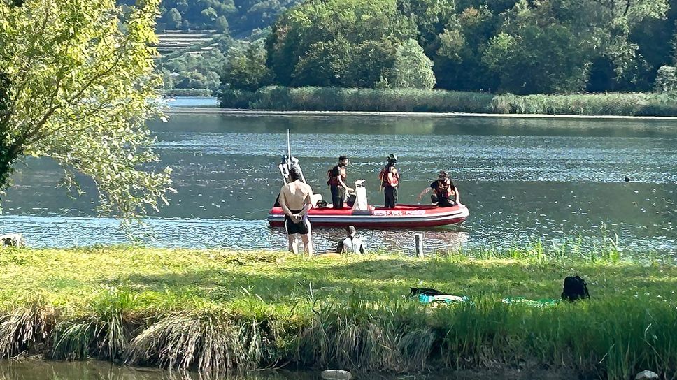 Ricerche nel lago del Segrino per una persona dispersa: per ora nessuna traccia