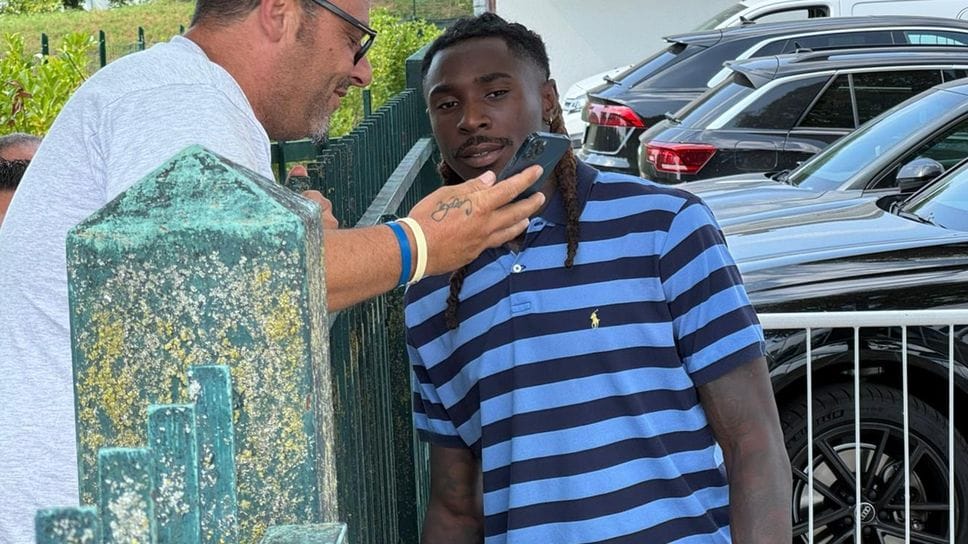 Kean è ufficiale, ora è del Como: «Molto contento di essere qui»