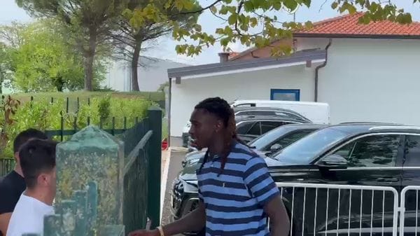 Moise Kean a Mozzate si concede ai tifosi