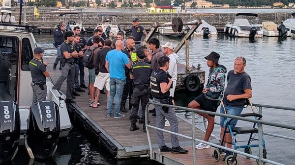 Tensione a Sant’Agostino, sgomberato il pontile dei Taxi Boat (Il video)