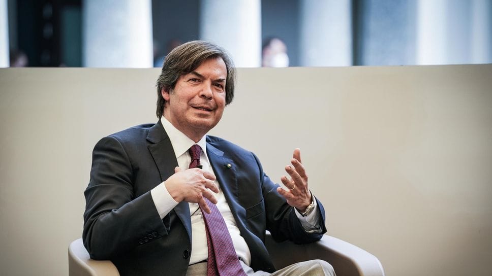 Intesa Sanpaolo, un passo più vicino all’Opas su Mps: gli azionisti votano a favore dell’aumento del capitale