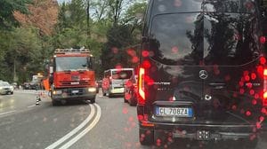 Restringimento di carreggiata in Via Oltrecolle per detriti sulla strada