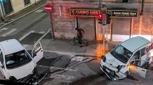 Scontro tra via Grossi e via Dante, due feriti