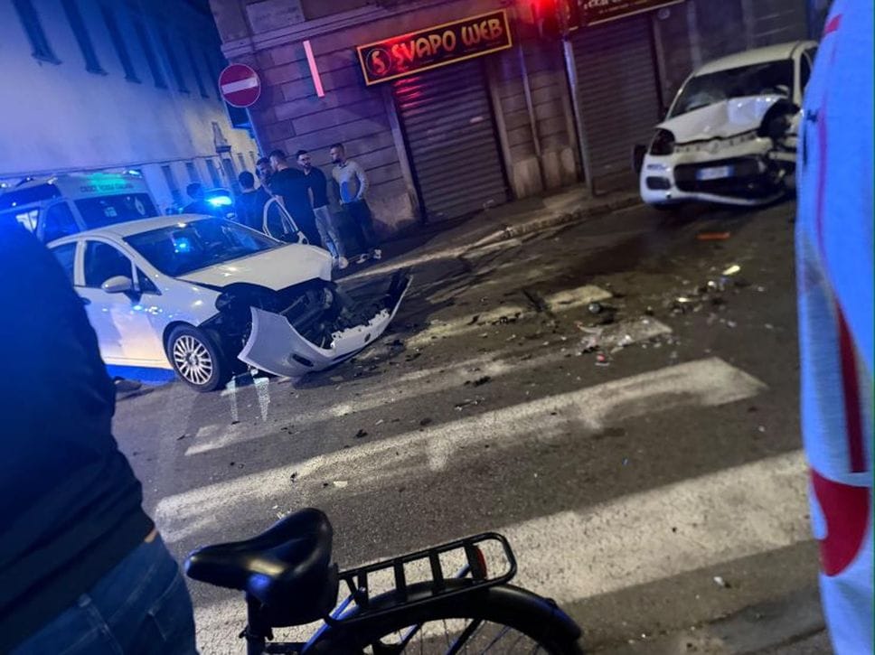 Scontro tra via Grossi e via Dante, due feriti