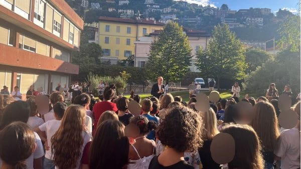 Il sindaco apre l’anno scolastico in via Fiume: «Abbiamo bisogno di voi bambini». Sulla Corridoni: «Il giudice ha tutti i documenti che gli servono»
