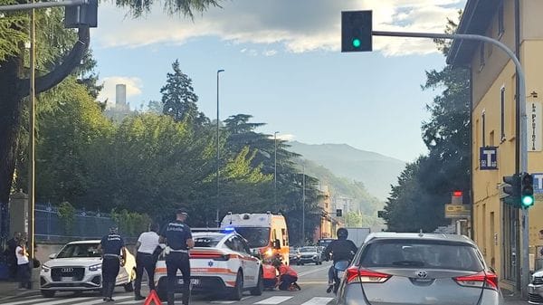 Studente investito mentre andava a scuola in via Pasquale Paoli