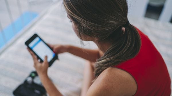 L’ultima truffa via smartphone: notifiche che svuotano il conto