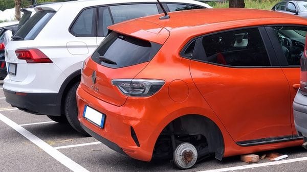 Tre furti in tre giorni e riprende la polemica sulla sicurezza a Canzo