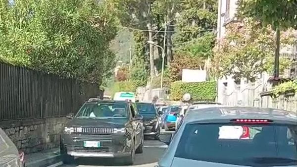 Finisce l’estate, ma non le code sulla Regina