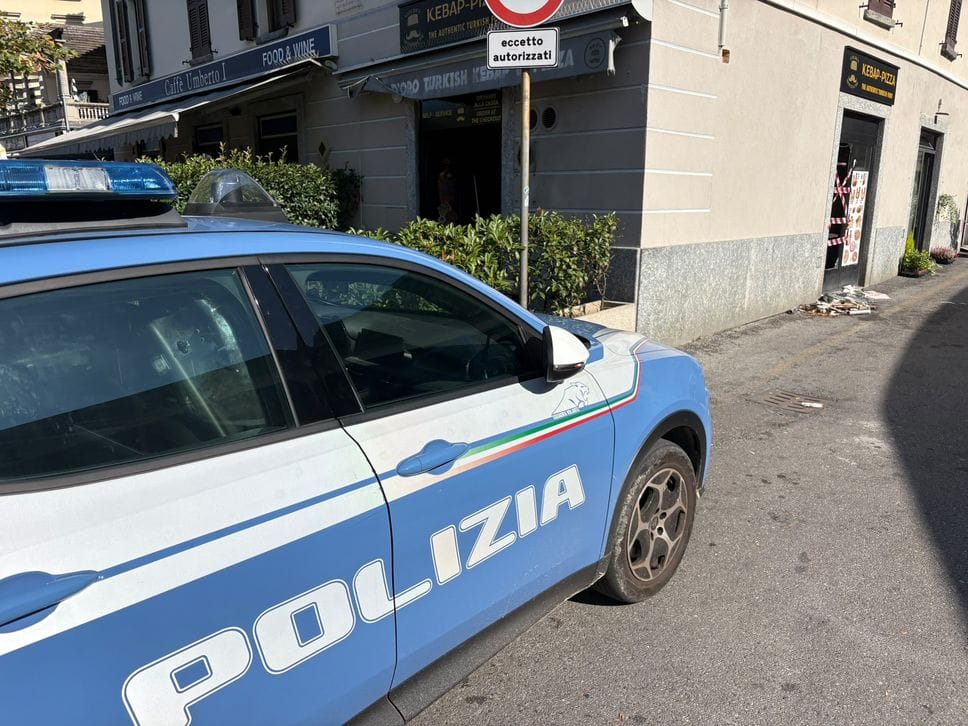 Incendio doloso in piazza Matteotti a Como: fiamme al “Kebap-Pizza”