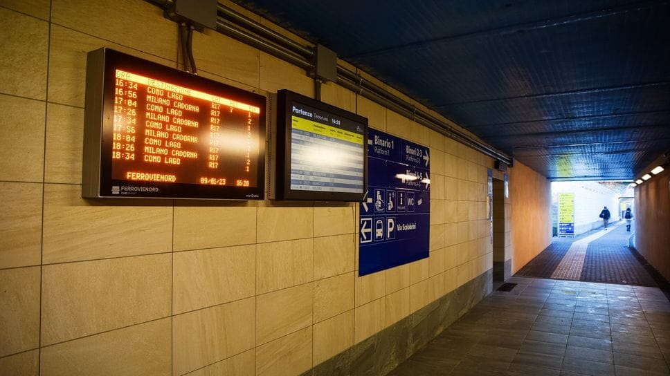 Un deragliamento e poi il temporale: treni bloccati tra Como e Milano