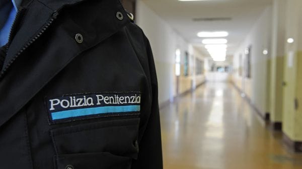Datteri “farciti” con coca e hascisc. Sequestro in carcere