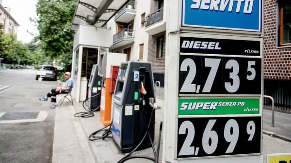 Addio al taglio fisso dei carburanti: come funzionano le accise mobili e quali sono le novità