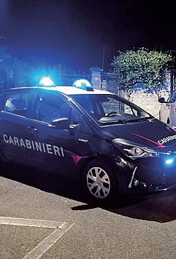 Botte e coltellata in piazza Indagato un giovane  straniero
