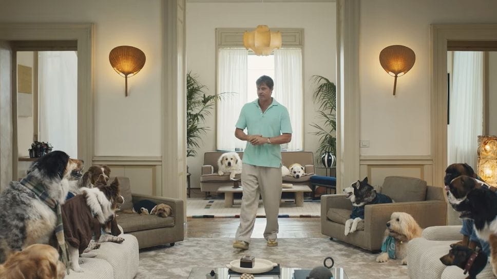 Lo spot De’ Longhi: Brad Pitt a Erba