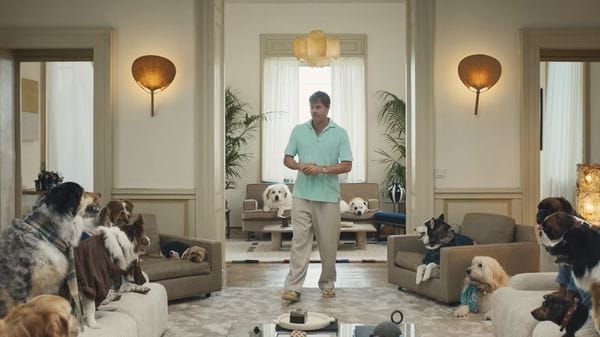 Lo spot De’ Longhi: Brad Pitt a Erba
