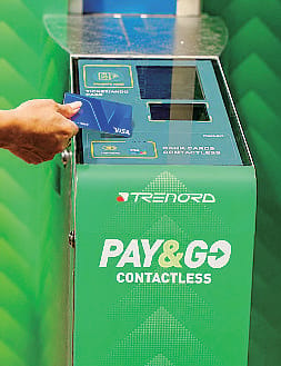 Sulla Milano-Asso paghi con la carta Sono spuntati i totem