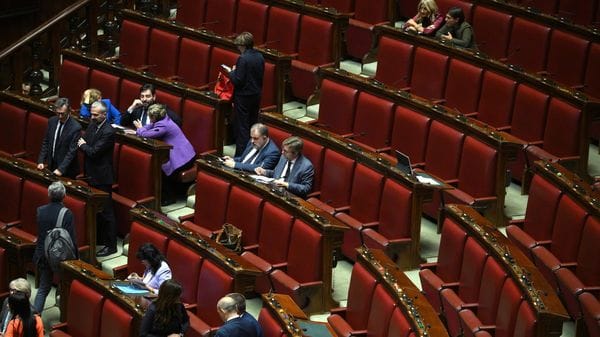 La politica del potere e il paese da difendere