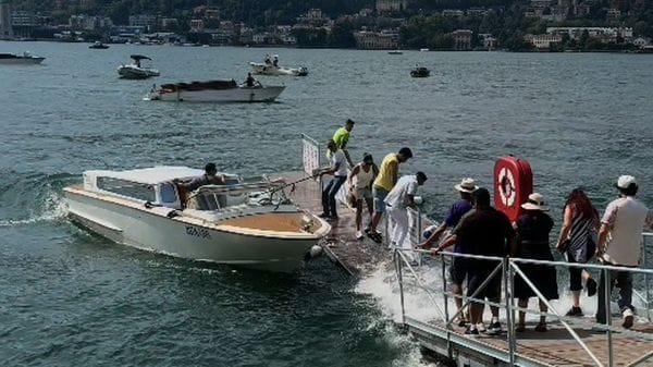 Pontile di Villa Margherita: è subito allarme sicurezza, bambina cade in acqua durante lo sbarco
