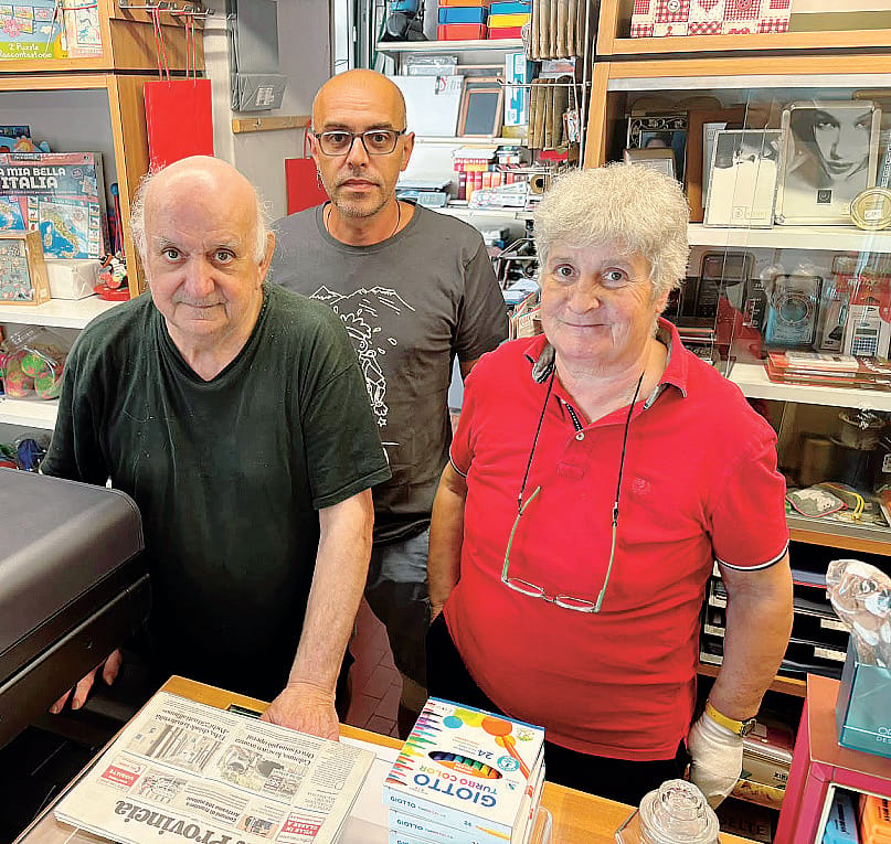 Alla cartoleria: «Noi, rapinati due volte adesso abbiamo paura. E forse ci arrenderemo»