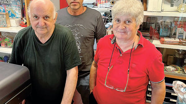 Alla cartoleria: «Noi, rapinati due volte adesso abbiamo paura. E forse ci arrenderemo»