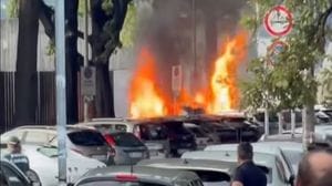 Auto in fiamme in zona stadio: la colonna di fumo visibile dal lungolago
