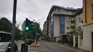 Inveisce e minaccia i passanti: arrestato in viale Varese