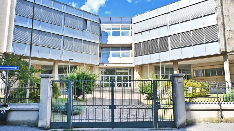 «Nessun crollo alla Corridoni, solo bugie»: il Consiglio d’Istituto smentisce il sindaco e attacca sulla manutenzione