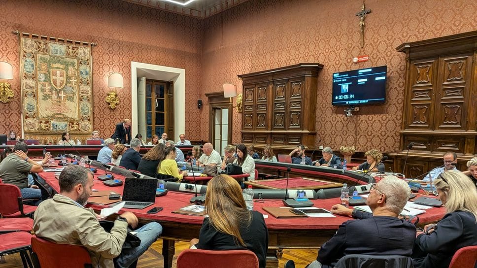 Palazzo Cernezzi fuorilegge dal 1983: il Comune stanzia quasi due milioni per mettersi in regola dopo 40 anni