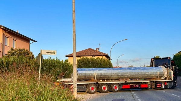 Installata l’antenna che il Comune ha provato, più volte, a bloccare