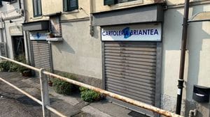 Rapine in cartoleria: fermato un sospetto, è stato riconosciuto dalle vittime 