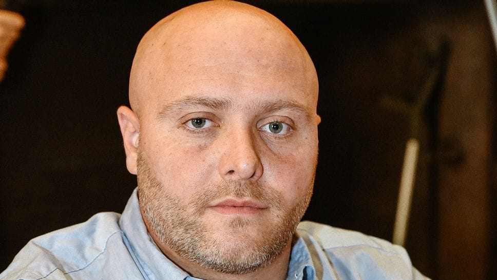 Tufano si dimette dal consiglio dopo aver spaccato il lunotto dell’auto dell’ex con una mazza
