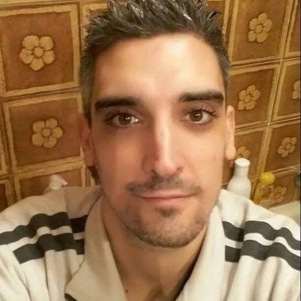 Urtato da un’auto finisce fuori strada: il corpo trovato dopo ore da alcuni ciclisti