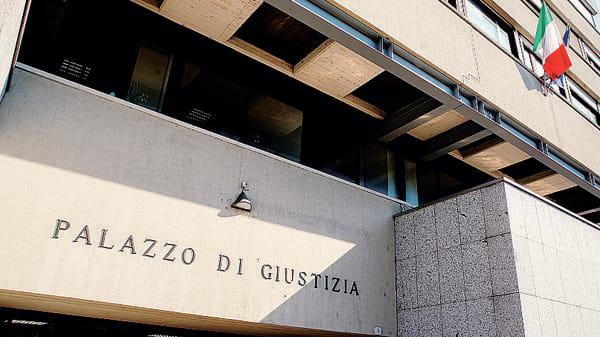Insulti, abusi, minacce e controllo totale. A processo per violenza a maltrattamenti