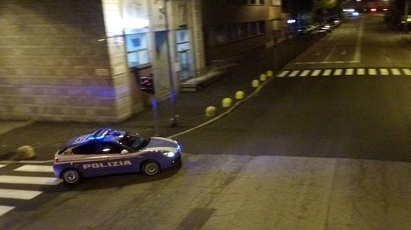 Raid tra le auto parcheggiate a Como. Individuati e arrestati gli autori