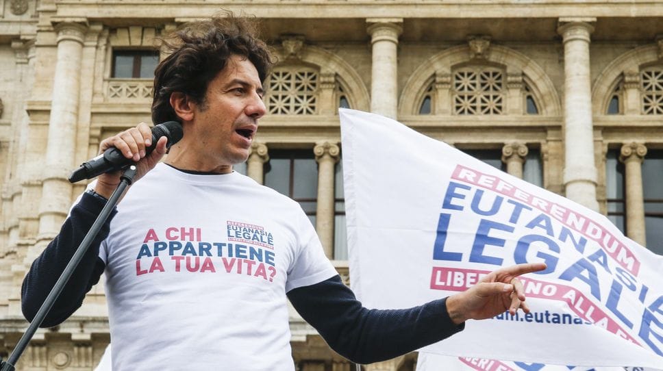 Archiviate dalla Procura di Como le accuse a Cappato per il suicidio assistito di Scalas: «Non è offesa alla vita ma gesto di solidarietà»