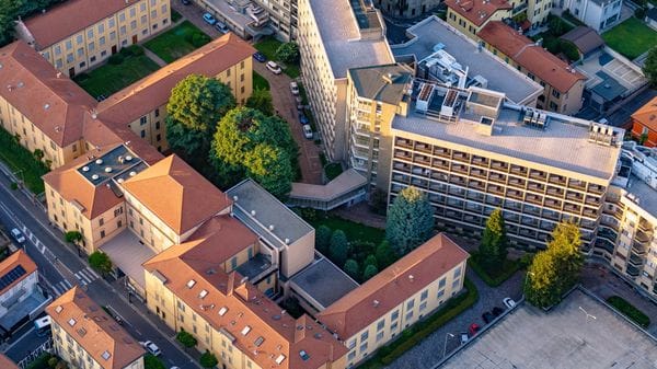 Pochi infermieri, il Valduce è in affanno: interventi deviati in altri ospedali