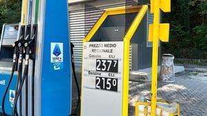 Sconti su benzina e diesel, la protesta dei gestori: a Lipomo e in via Rosselli prezzi invariati