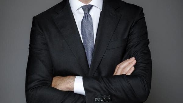 «Como investe in aziende locali, turismo e immobili»