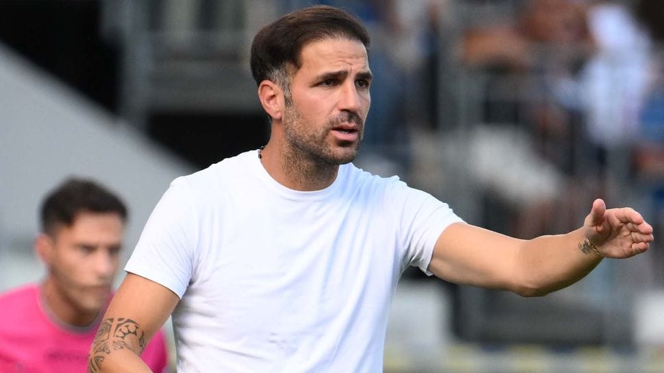 Il destino di Fabregas: contratto fino al 2028, ma spunta una clausola speciale 