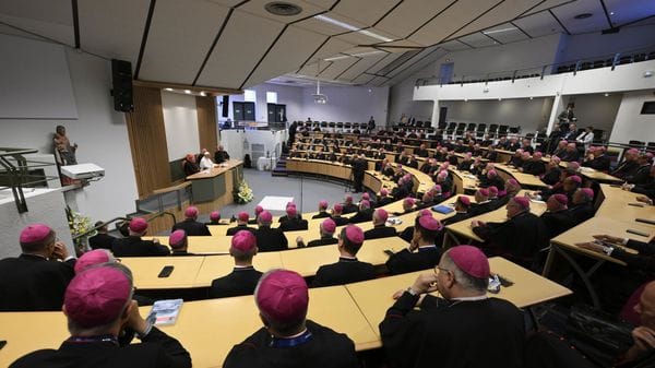 Riparare il male. La chiesa tesse trame