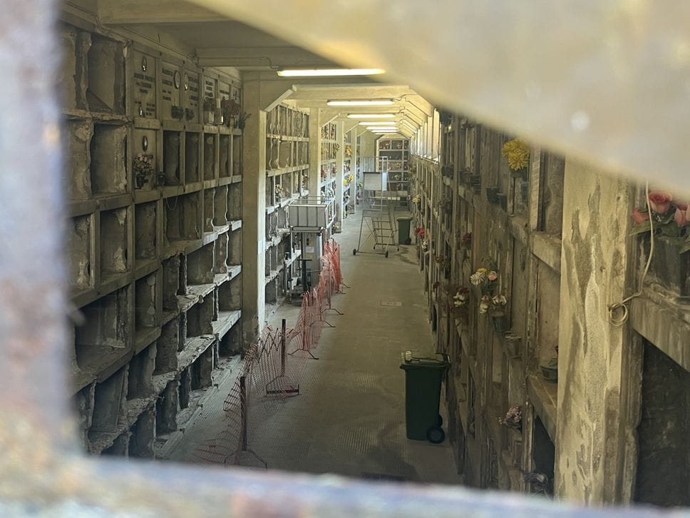 Tombe e transenne: viaggio dentro il Cimitero  Monumentale