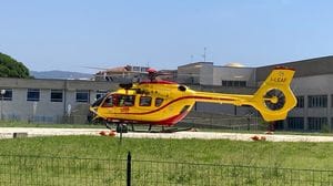 Trattore si ribalta in curva a Scaria, 34enne si salva lanciandosi dal mezzo