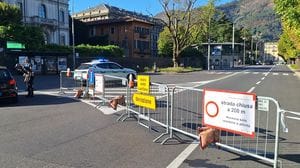 Lungolago chiuso, mattinata di caos per la viabilità. Code anche per entrare in Ztl e  pesanti disagi sulla Lariana. Foto e video 