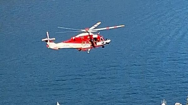 Si tuffa e non riemerge: allarme a Careno per un turista 