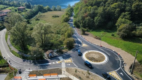 Ultimata la nuova rotatoria all’ingresso di Canzo